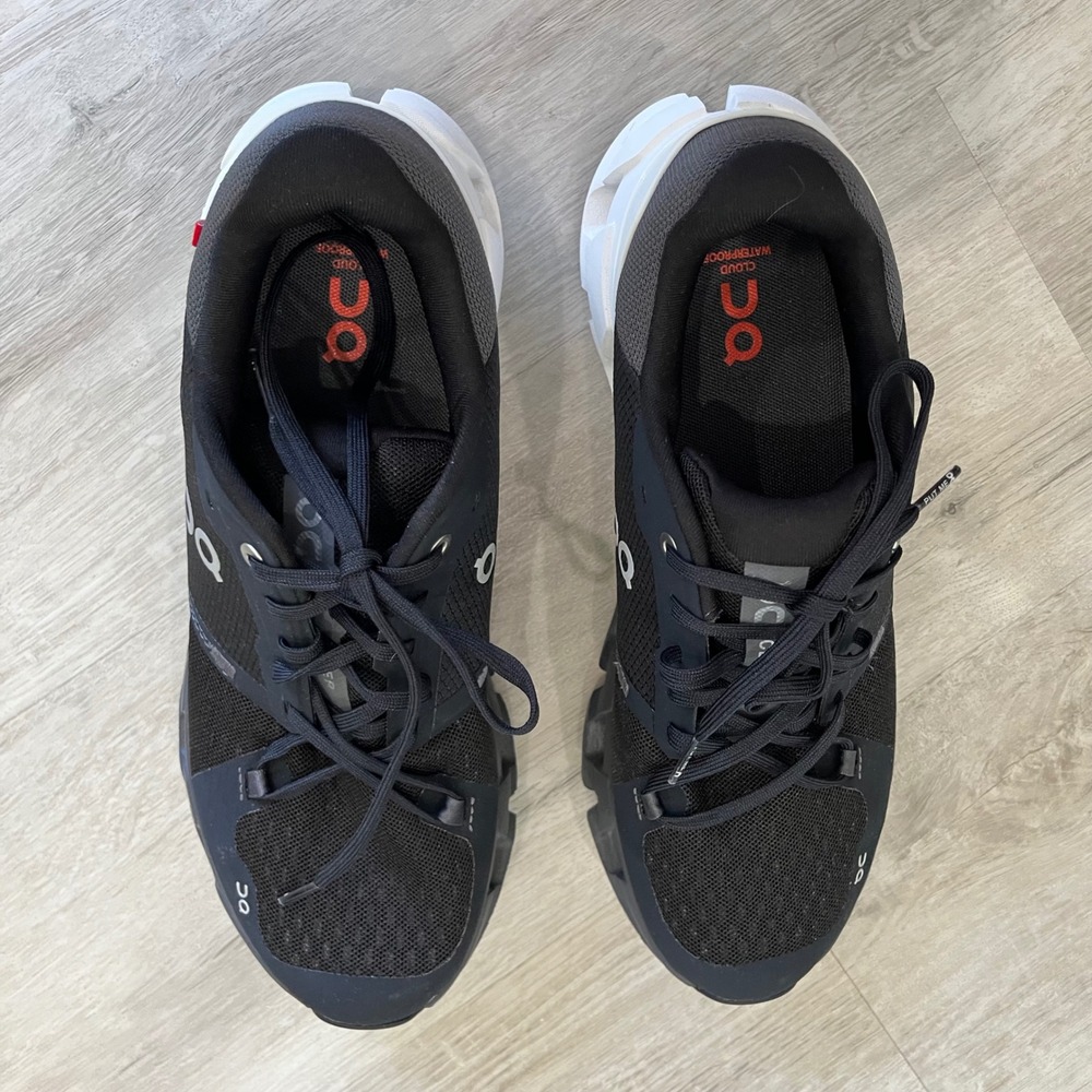 On Running Cloudflyer 4 Black White Running Shoes Mens 9 Sneakers Active Workout - Picture 6 of 13